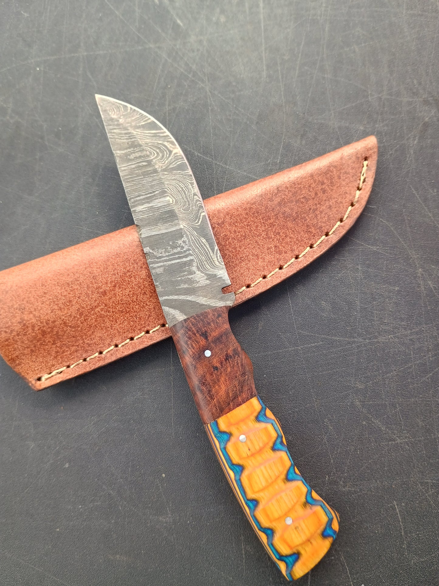 Custom Handmade Damascus steel Hunting Knife With Sheath, Wood Handle 8" Overall